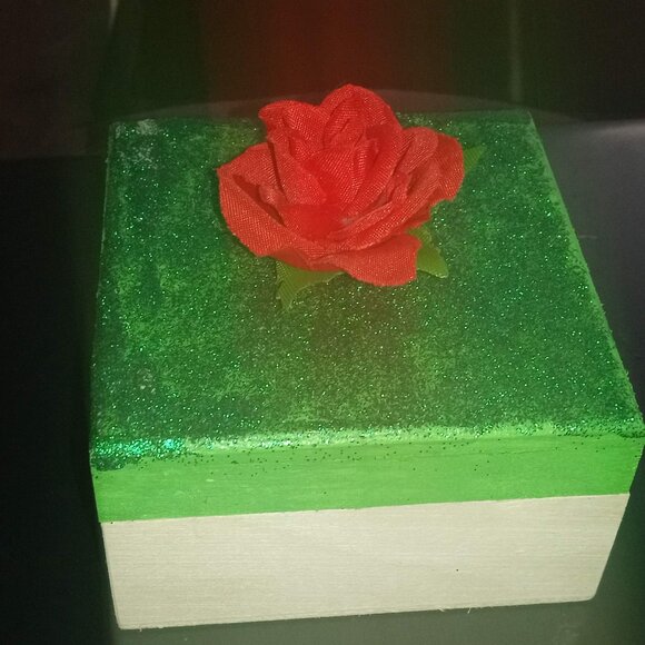 Handmade Faux Rose Mothers Day Trinket and Jewelry Box - Picture 3 of 6
